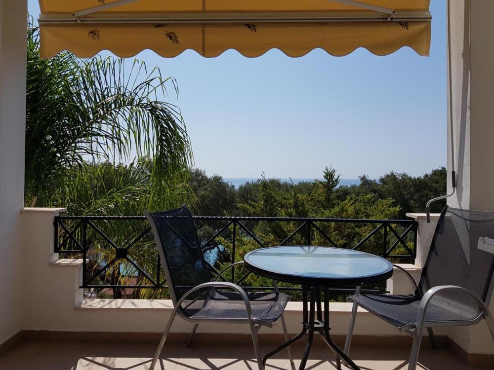 Diogenis Parga Studios Luaran gambar