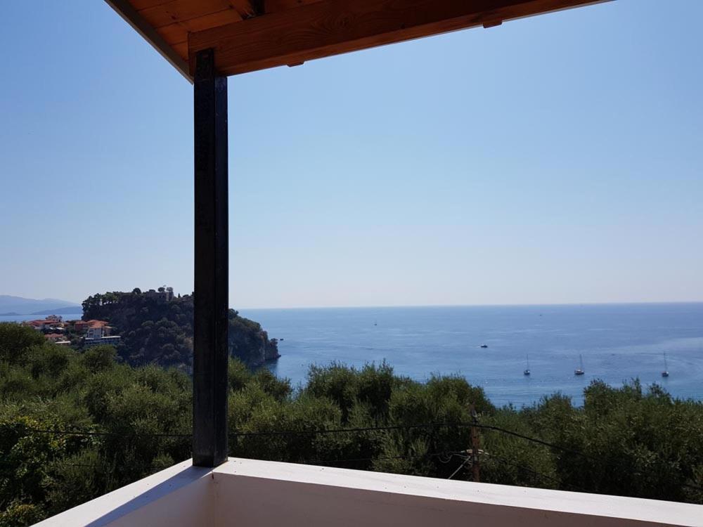 Diogenis Parga Studios Luaran gambar
