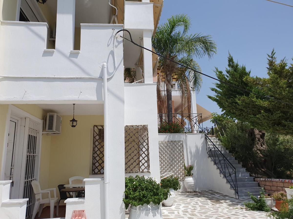Diogenis Parga Studios Luaran gambar