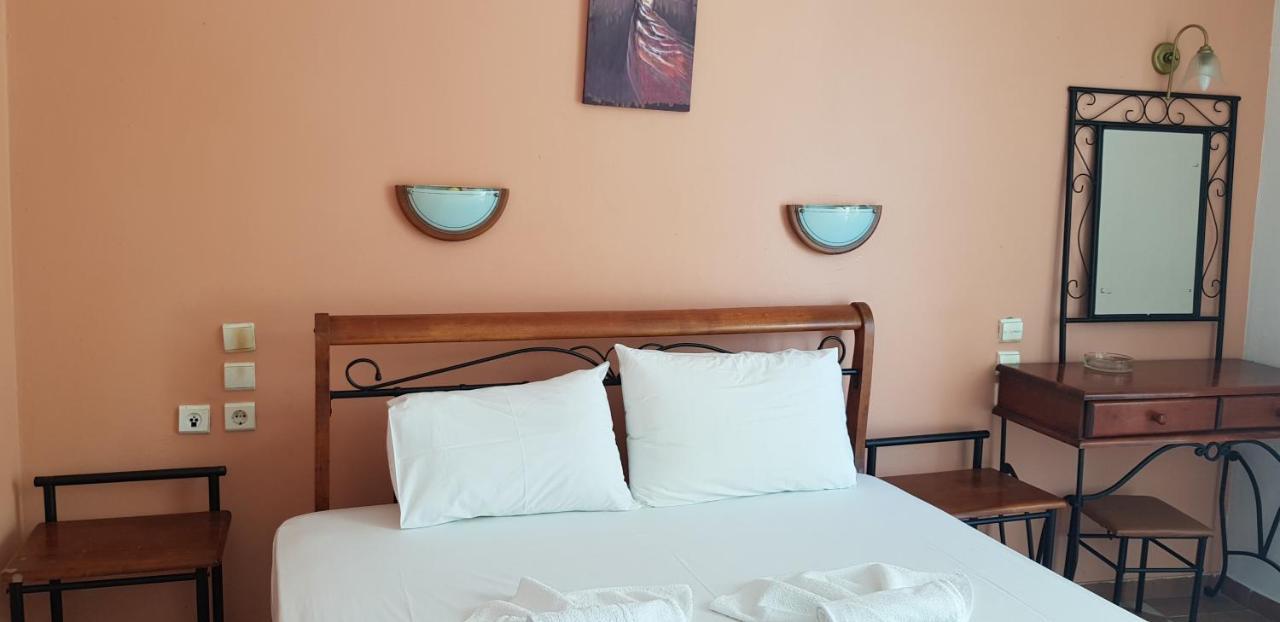 Diogenis Parga Studios Bilik gambar