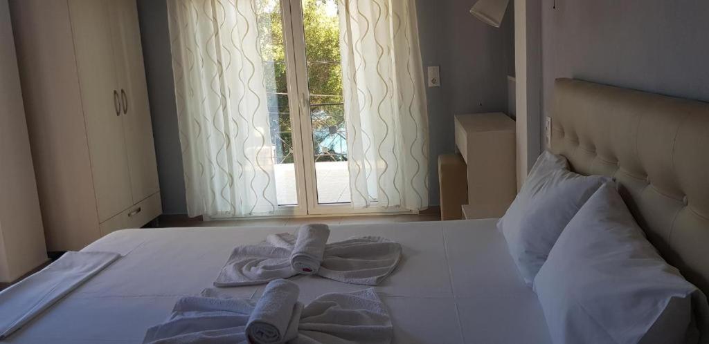 Diogenis Parga Studios Luaran gambar