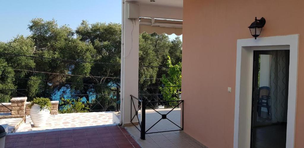 Diogenis Parga Studios Luaran gambar