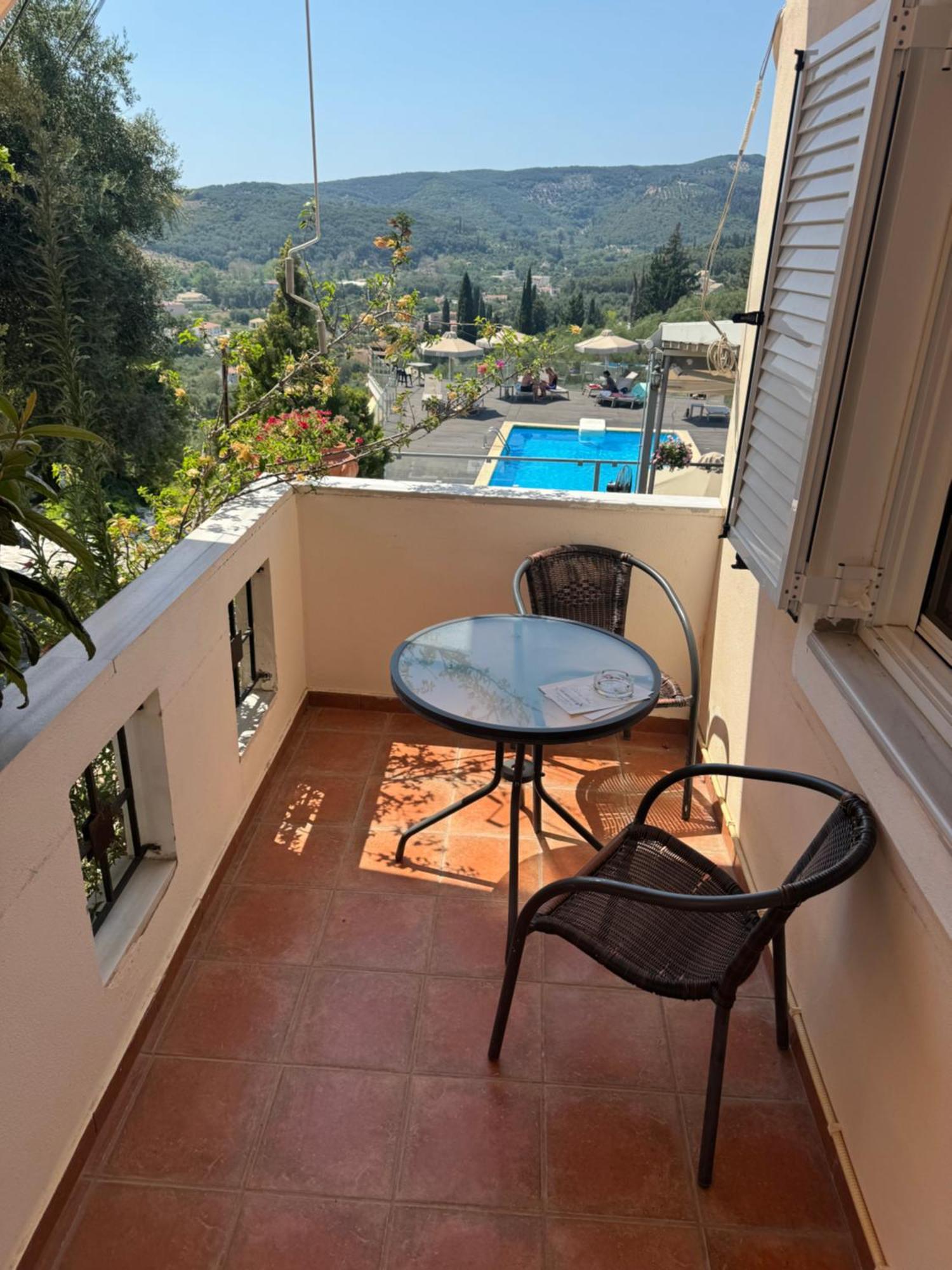 Diogenis Parga Studios Luaran gambar