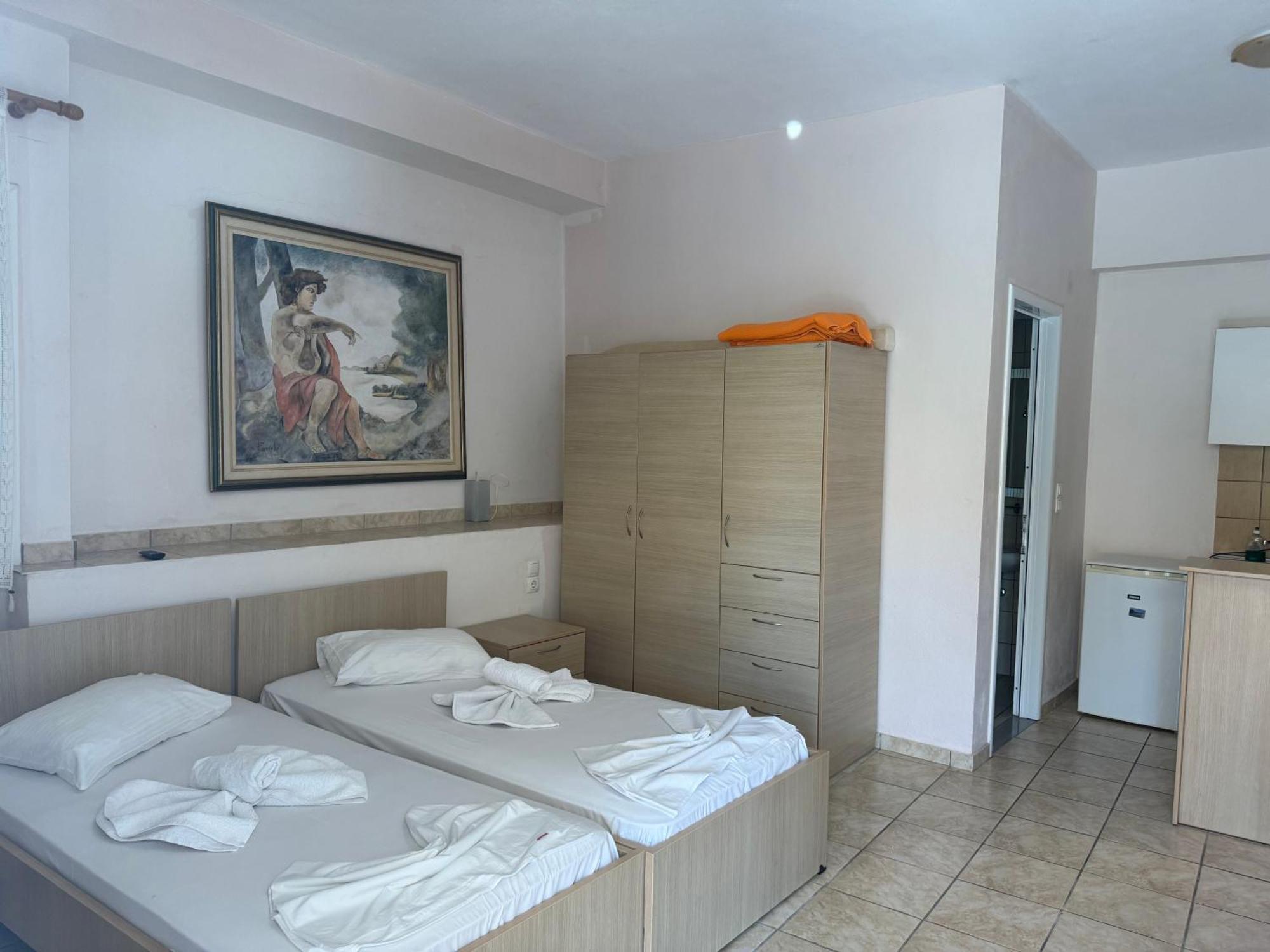 Diogenis Parga Studios Luaran gambar